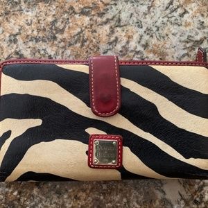 Dooney & Bourke wallet